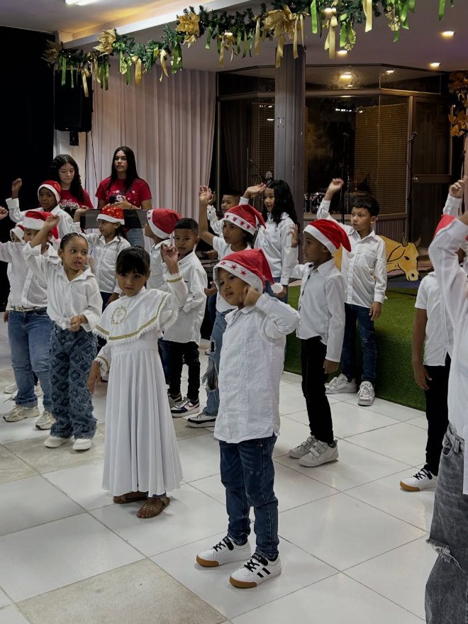 Los niños de Shamma Kids en el musical navideño