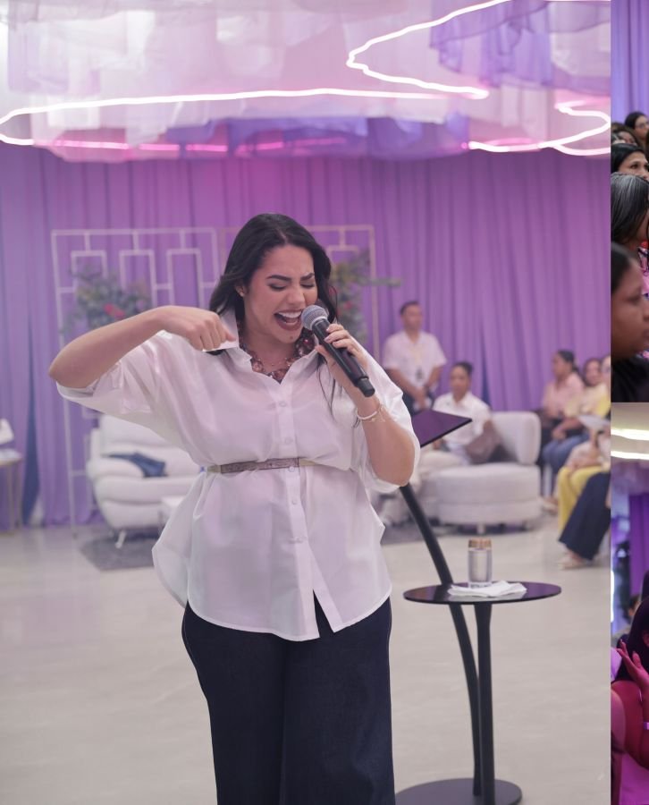 Predicadora ministrando con micrófono en Overflow